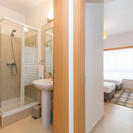 Casa Nobre 2bdr - 4 Mins Walk Train Station - Pool - Patio - Quiet