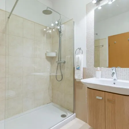 Apartamento Casa Nobre 2bdr - 4 Mins Walk Train Station - Pool - Patio - Quiet Conceição