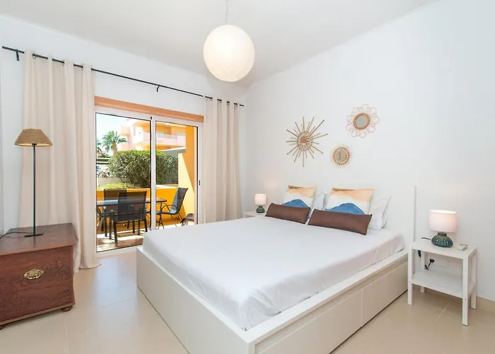 Casa Nobre 2bdr - 4 Mins Walk Train Station - Pool - Patio - Quiet Appartement