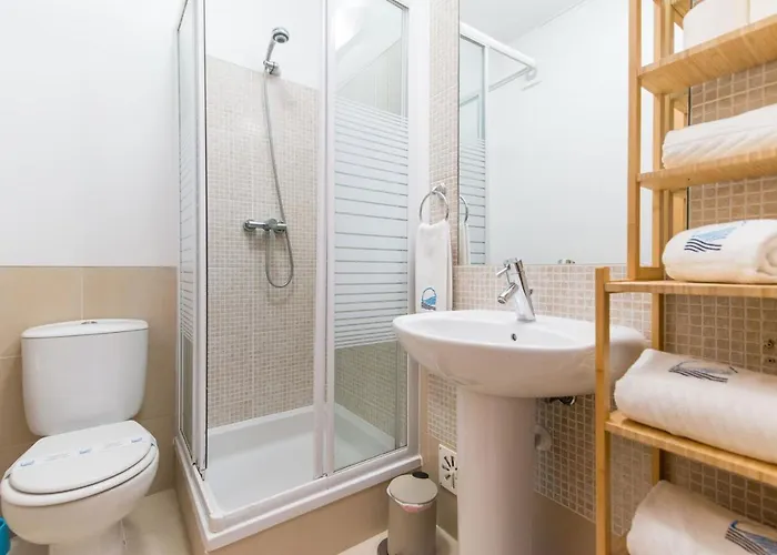 Casa Nobre 2bdr - 4 Mins Walk Train Station - Pool - Patio - Quiet Appartement *