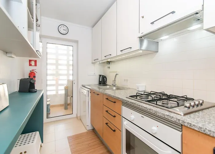 Appartement Casa Nobre 2bdr - 4 Mins Walk Train Station - Pool - Patio - Quiet *