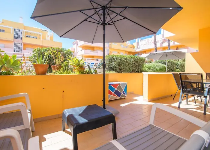 Casa Nobre 2bdr - 4 Mins Walk Train Station - Pool - Patio - Quiet Appartement *