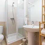 Casa Nobre 2bdr - 4 Mins Walk Train Station - Pool - Patio - Quiet Lejlighed *