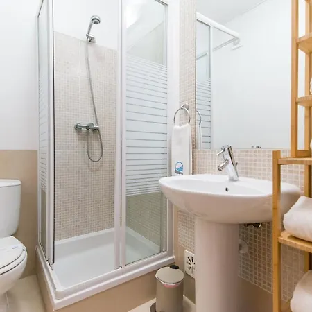 Casa Nobre 2bdr - 4 Mins Walk Train Station - Pool - Patio - Quiet Appartement *