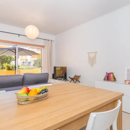 Casa Nobre 2bdr - 4 Mins Walk Train Station - Pool - Patio - Quiet *