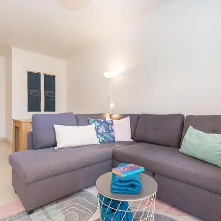 Lejlighed Casa Nobre 2bdr - 4 Mins Walk Train Station - Pool - Patio - Quiet *