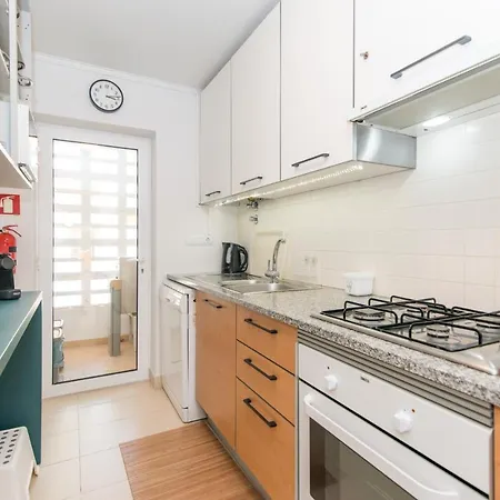 Lejlighed Casa Nobre 2bdr - 4 Mins Walk Train Station - Pool - Patio - Quiet *