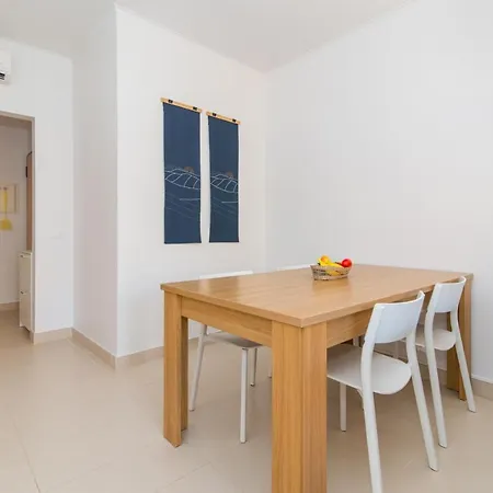 Casa Nobre 2bdr - 4 Mins Walk Train Station - Pool - Patio - Quiet Appartement *