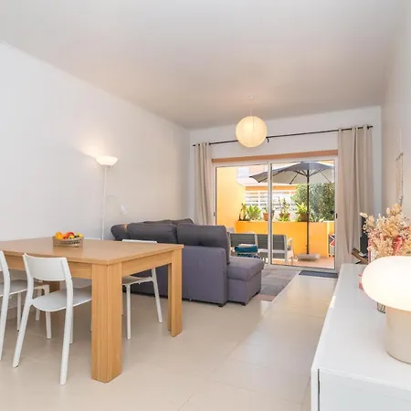Casa Nobre 2bdr - 4 Mins Walk Train Station - Pool - Patio - Quiet *