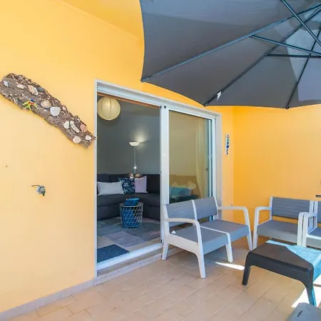 Casa Nobre 2bdr - 4 Mins Walk Train Station - Pool - Patio - Quiet Daire Conceição