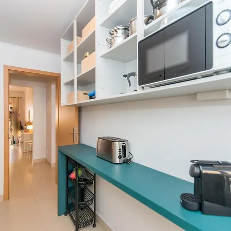 Casa Nobre 2bdr - 4 Mins Walk Train Station - Pool - Patio - Quiet Daire *