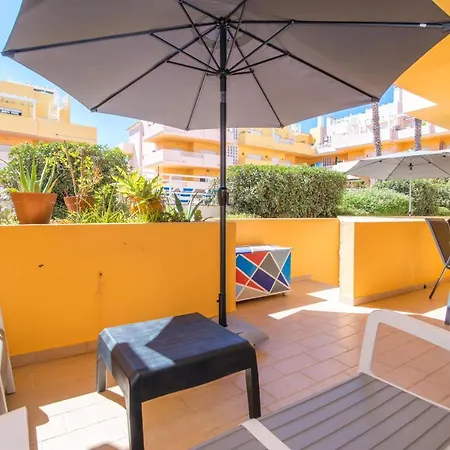 Casa Nobre 2bdr - 4 Mins Walk Train Station - Pool - Patio - Quiet Lejlighed *