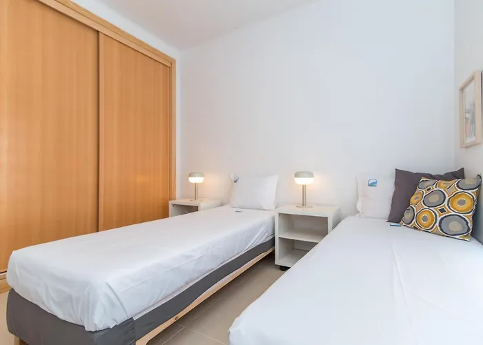 Appartement Casa Nobre 2bdr - 4 Mins Walk Train Station - Pool - Patio - Quiet