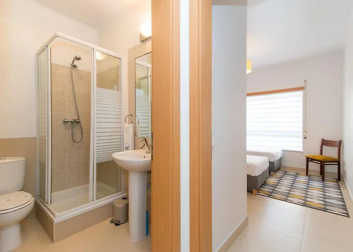 Casa Nobre 2bdr - 4 Mins Walk Train Station - Pool - Patio - Quiet