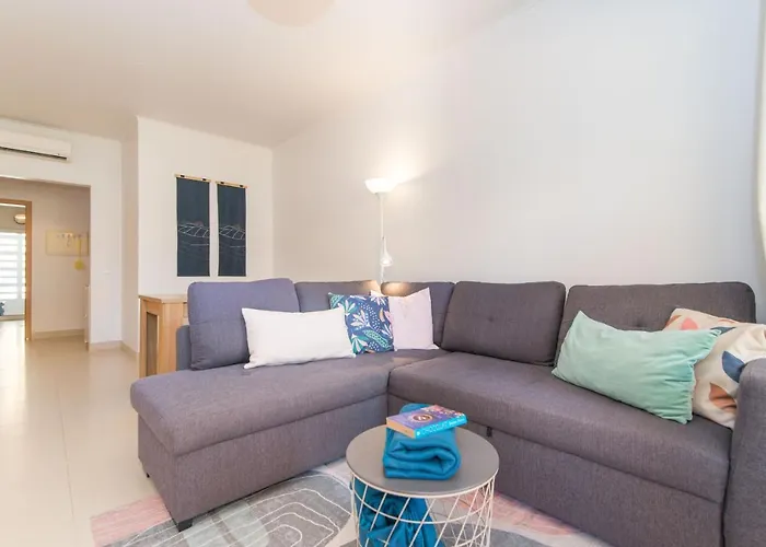 Appartement Casa Nobre 2bdr - 4 Mins Walk Train Station - Pool - Patio - Quiet *
