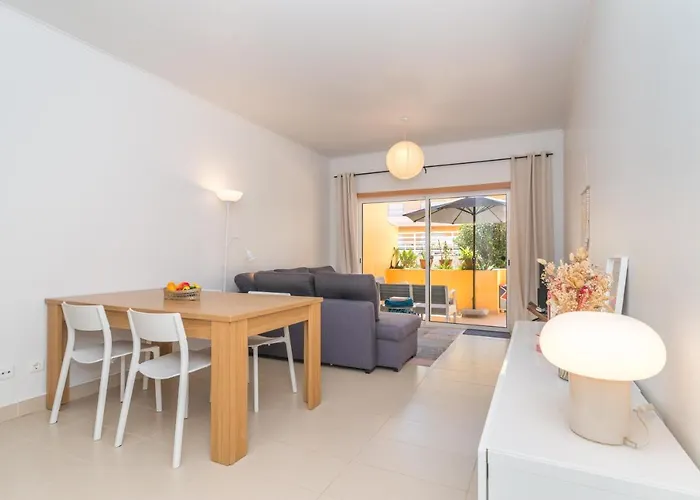 Casa Nobre 2bdr - 4 Mins Walk Train Station - Pool - Patio - Quiet *