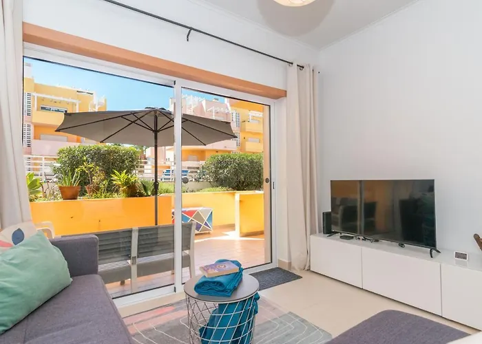 Casa Nobre 2bdr - 4 Mins Walk Train Station - Pool - Patio - Quiet Appartement *